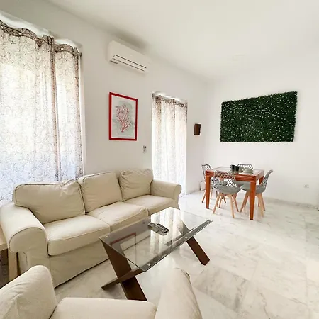 Cozy Budget 2br With Ac, 1 Bath, Private Parking Opt Sevilla