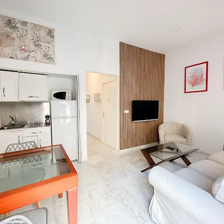 Cozy Budget 2br With Ac, 1 Bath, Private Parking Opt Sevilla