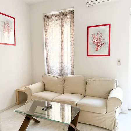 Cozy Budget 2br With Ac, 1 Bath, Private Parking Opt *