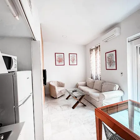 Cozy Budget 2br With Ac, 1 Bath, Private Parking Opt * Sevilla