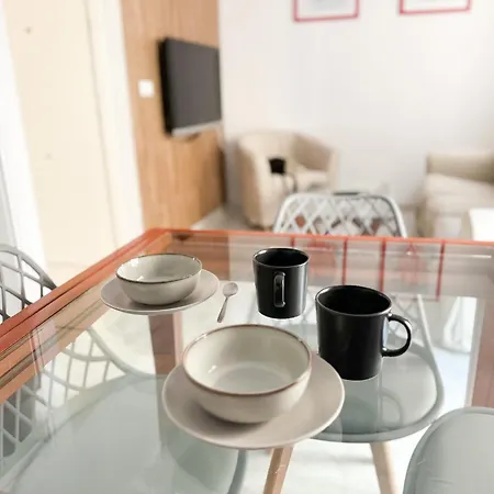 Cozy Budget 2br With Ac, 1 Bath, Private Parking Opt Sevilla
