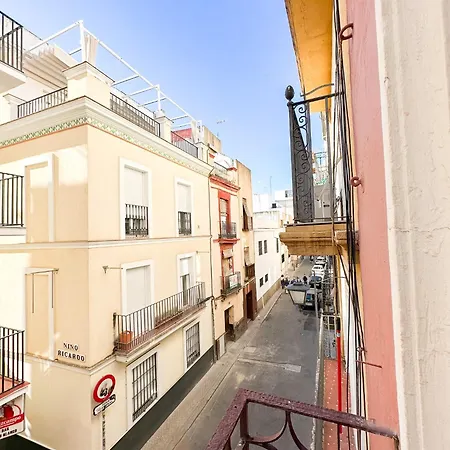 Cozy Budget 2br With Ac, 1 Bath, Private Parking Opt Apartmán