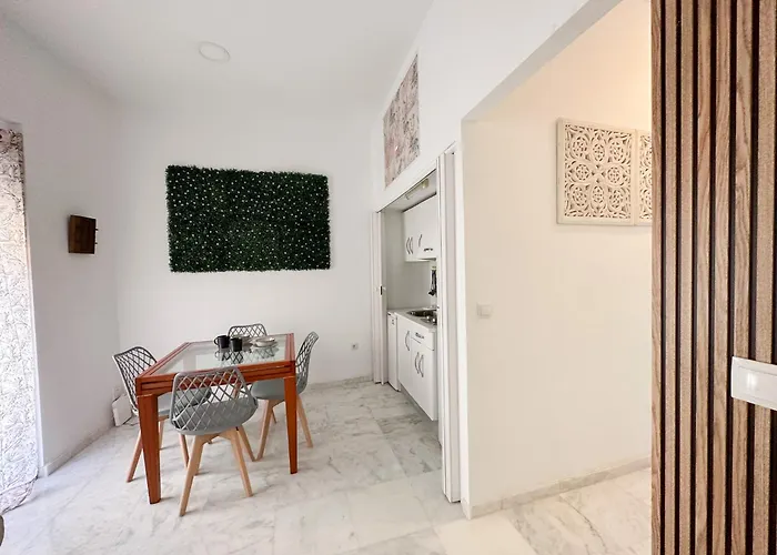 Cozy Budget 2br With Ac, 1 Bath, Private Parking Opt *
