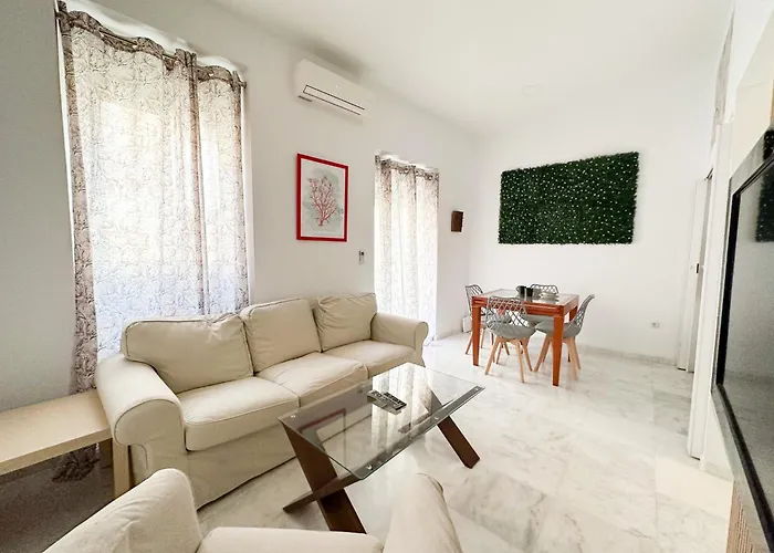 Cozy Budget 2br With Ac, 1 Bath, Private Parking Opt Siviglia