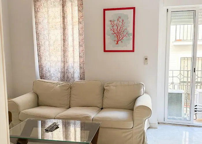 Cozy Budget 2br With Ac, 1 Bath, Private Parking Opt