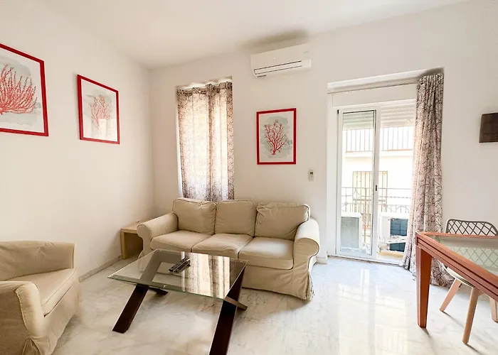 Cozy Budget 2br With Ac, 1 Bath, Private Parking Opt Appartamento