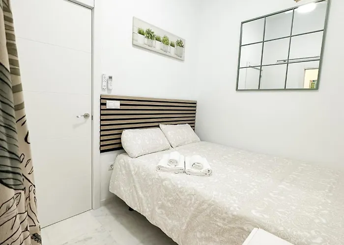 Cozy Budget 2br With Ac, 1 Bath, Private Parking Opt Appartamento Siviglia