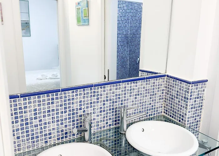 Cozy Budget 2br With Ac, 1 Bath, Private Parking Opt Appartamento