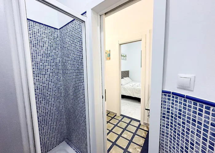 Cozy Budget 2br With Ac, 1 Bath, Private Parking Opt * Siviglia