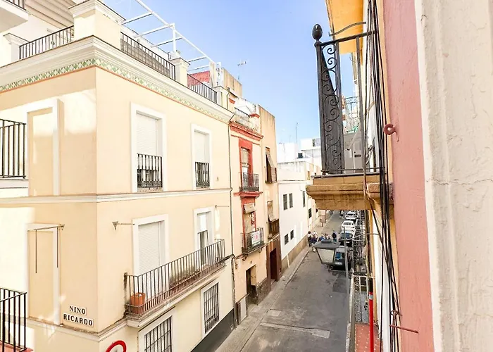 Cozy Budget 2br With Ac, 1 Bath, Private Parking Opt Appartamento
