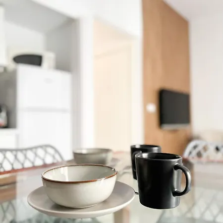Cozy Budget 2br With Ac, 1 Bath, Private Parking Opt Apartment