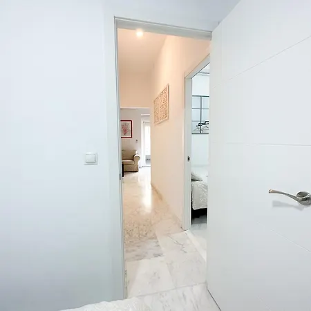 Cozy Budget 2br With Ac, 1 Bath, Private Parking Opt * Seville