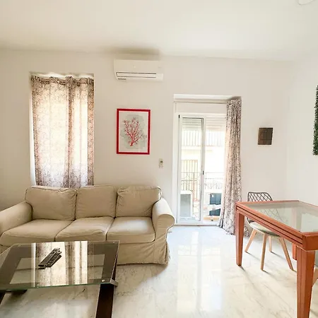 Apartment Cozy Budget 2br With Ac, 1 Bath, Private Parking Opt *