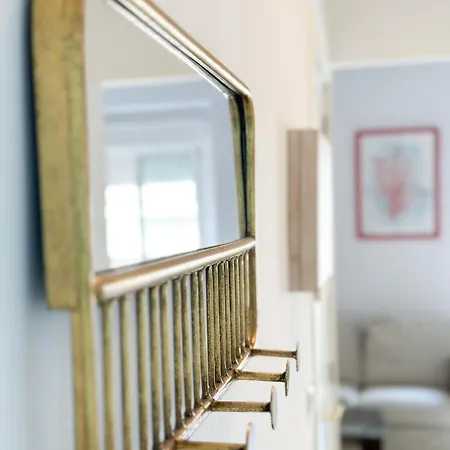 Cozy Budget 2br With Ac, 1 Bath, Private Parking Opt Seville