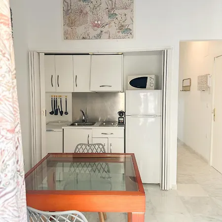 Cozy Budget 2br With Ac, 1 Bath, Private Parking Opt Apartment Seville