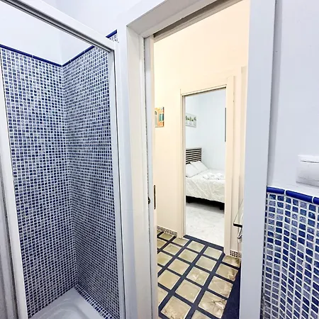 Cozy Budget 2br With Ac, 1 Bath, Private Parking Opt * Seville