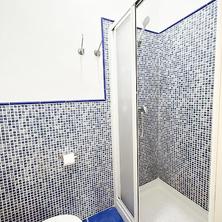Cozy Budget 2br With Ac, 1 Bath, Private Parking Opt